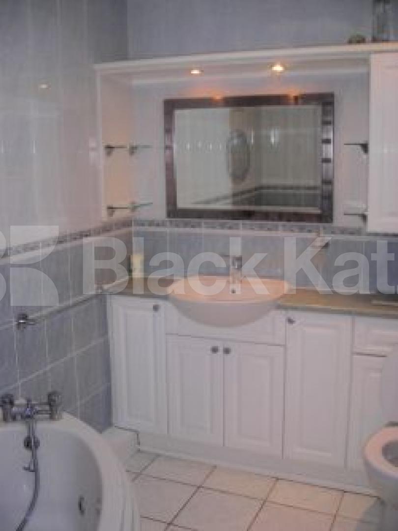 			4 Bedroom, 1 bath, 1 reception Flat			 Turpin Way, ARCHWAY N19